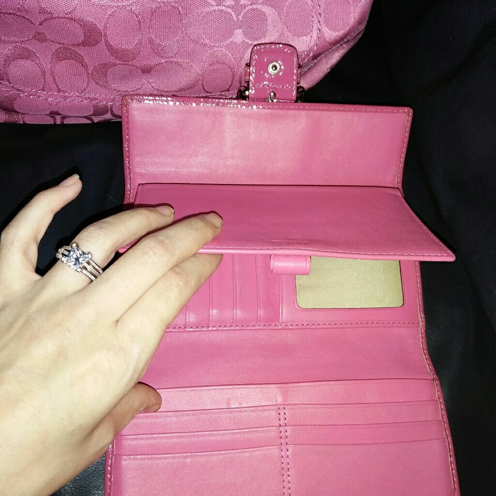 SOLD!!! 4 piece Coach bundle LOOK!! - Picture 6 of 7